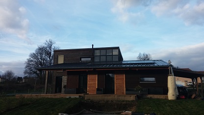 maison panneux solaires.jpg