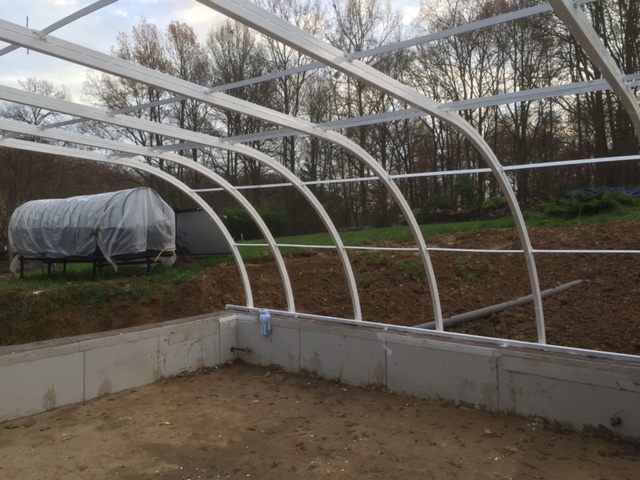 Peinture blanche en double couche sur les arceaux